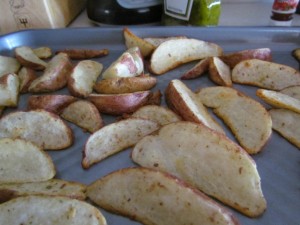 Baking red potato slices