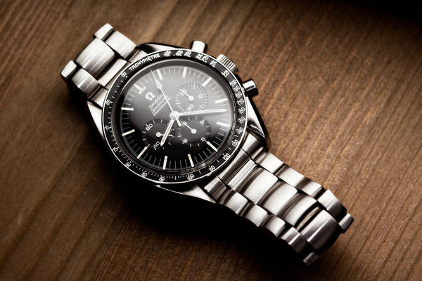 vintage-omega-speedmaster-pre-moon-1_l