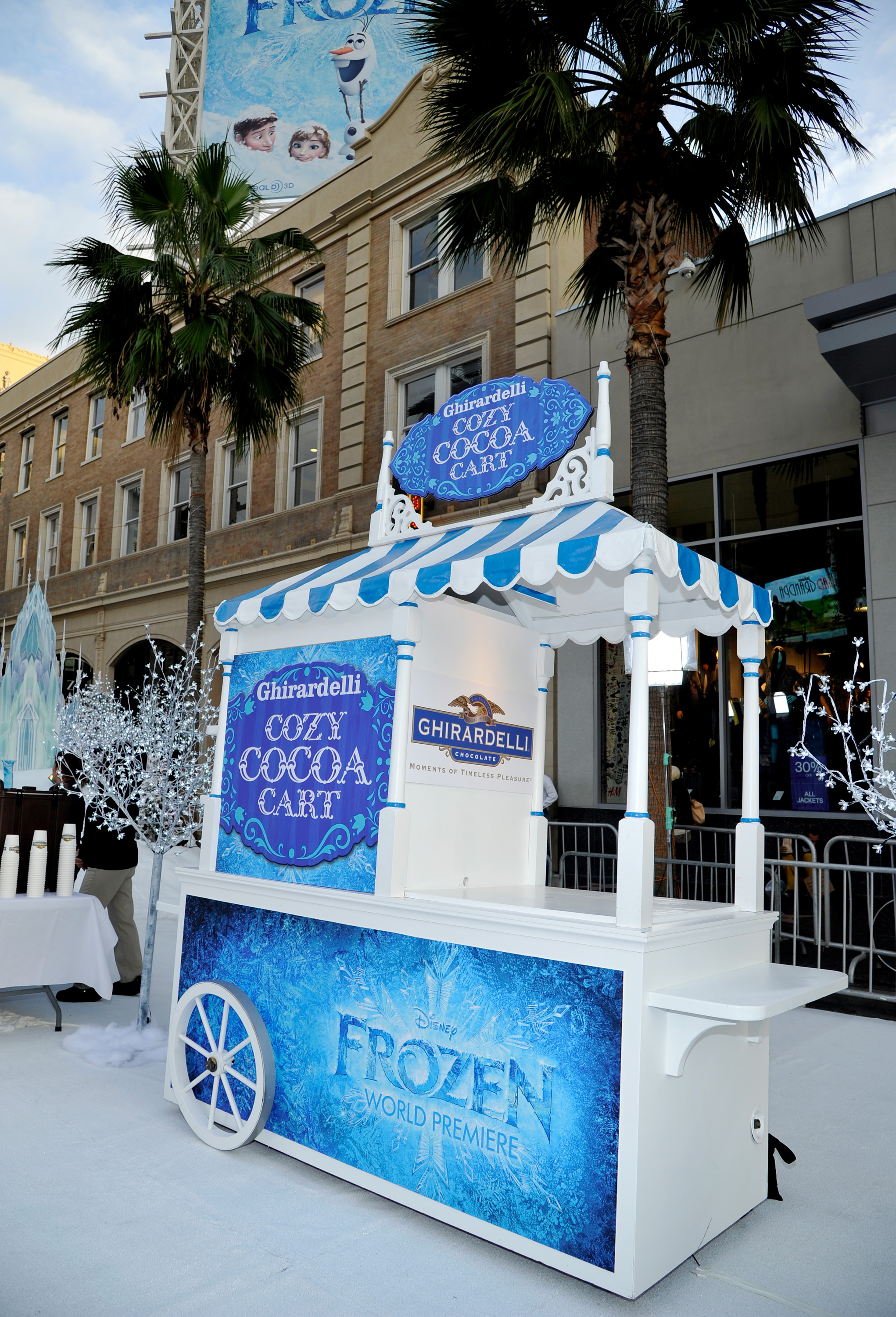 The World Premiere Of Walt Disney Animation Studios' "Frozen" - Red Carpet