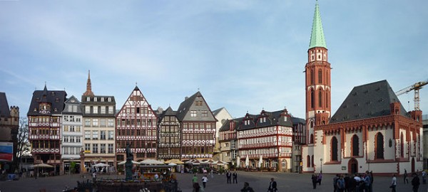 640px-Frankfurt_Römerberg_095+97v-fh