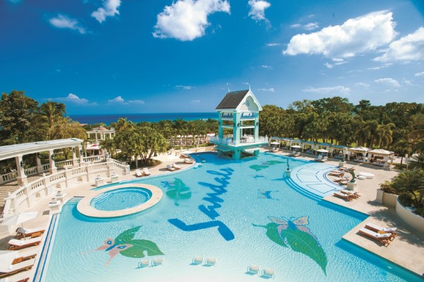 sandals ochi main pool