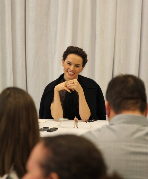 daisy ridley smiling