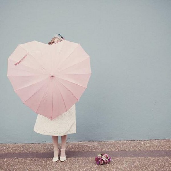 LoveUmbrellas_1358385_HeartShapedUmbrella.jpg