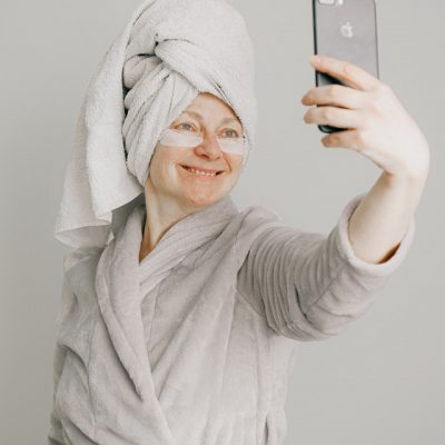 4 Tips for Taking a Great Selfie for Social Media