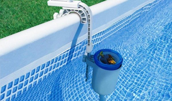 What is a Pool Skimmer and How Does It Work?