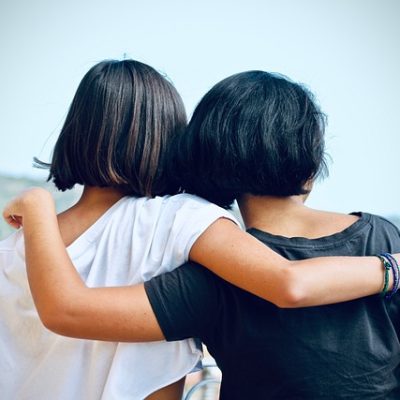 15 Meaningful Ways to Support Someone Who’s Grieving: A Complete Gift Guide