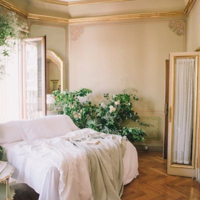 How to Make a Large Room Feel More Cosy